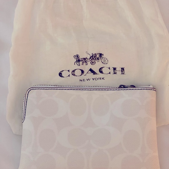 Coach monogram wristlet - Picture 4 of 4